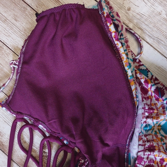 Hula Honey Printed Strappy Flounce Bralette Bikini Top in Wine Multi Large - Picture 8 of 10